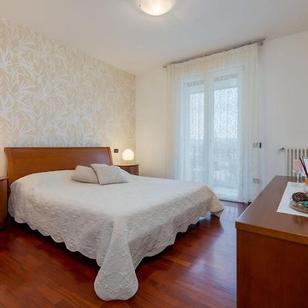 Giotto Guesthouse ドゥエ・カッラーレ エクステリア 写真