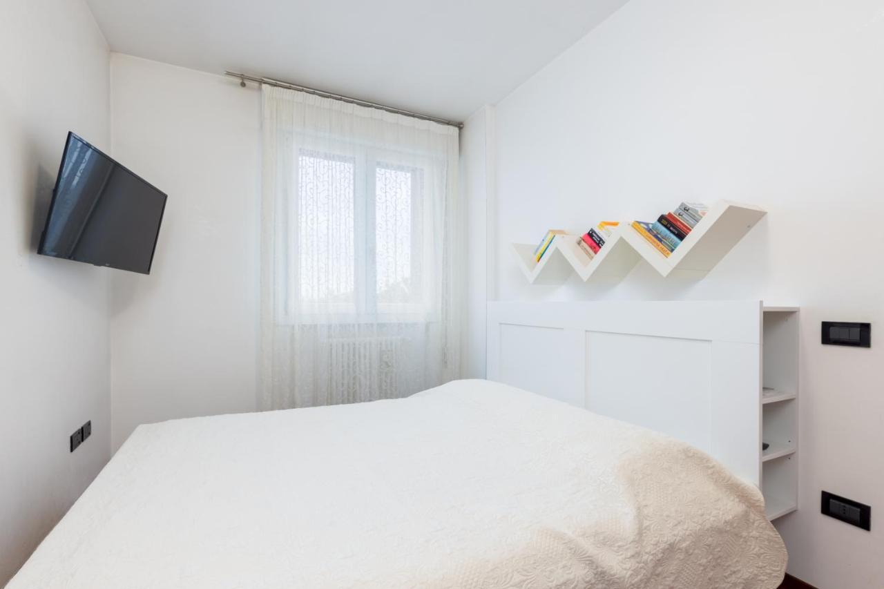 Giotto Guesthouse ドゥエ・カッラーレ エクステリア 写真