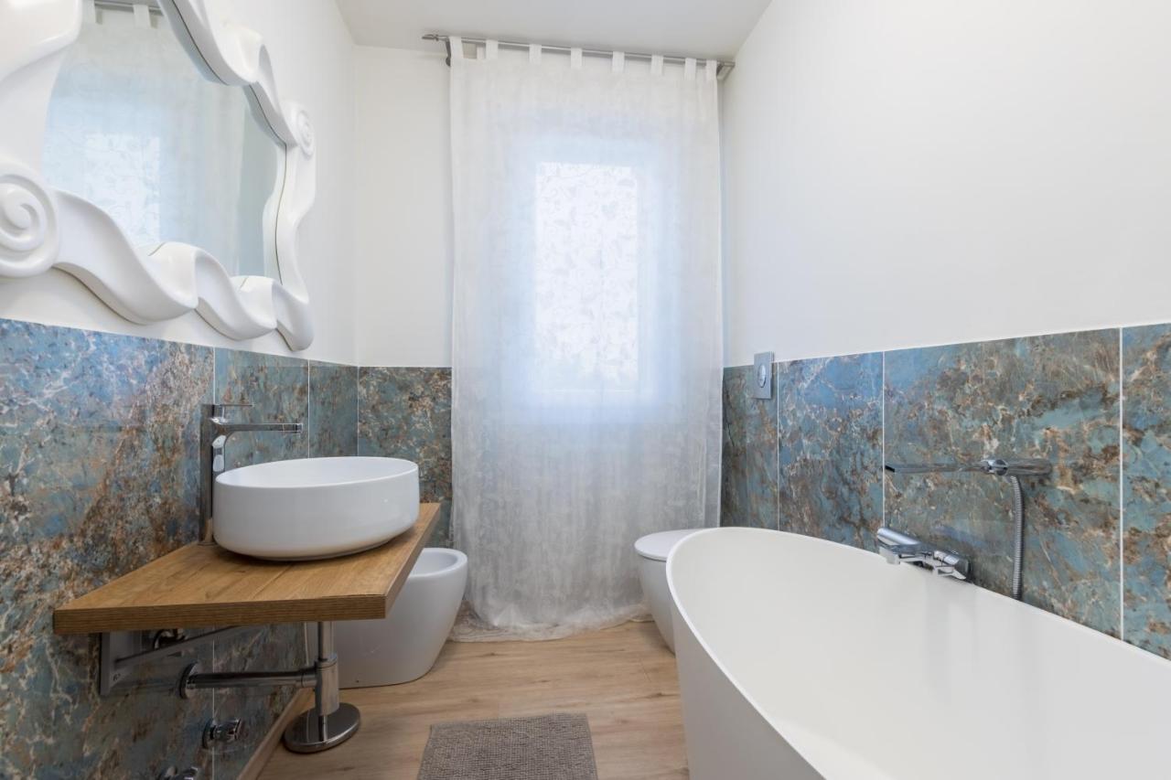 Giotto Guesthouse ドゥエ・カッラーレ エクステリア 写真