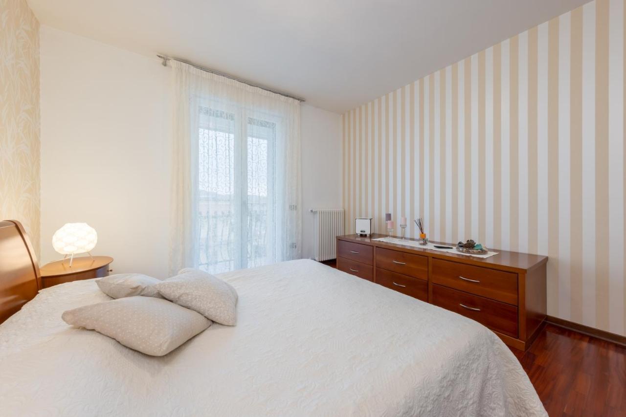 Giotto Guesthouse ドゥエ・カッラーレ エクステリア 写真