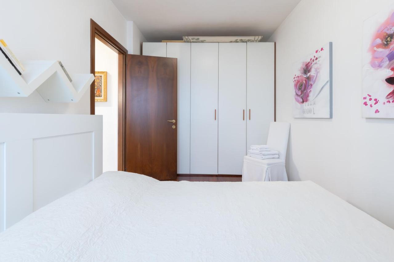 Giotto Guesthouse ドゥエ・カッラーレ エクステリア 写真