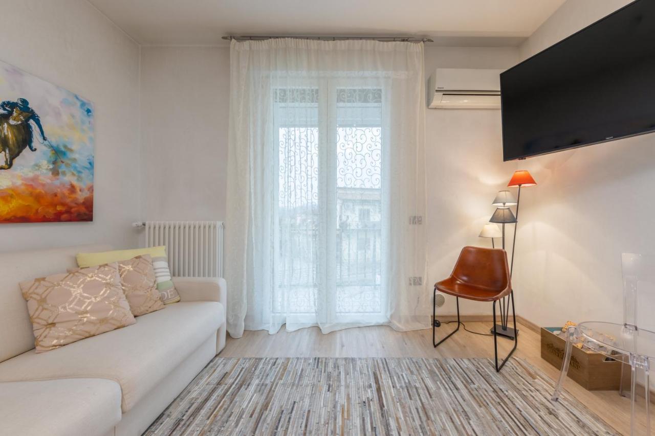 Giotto Guesthouse ドゥエ・カッラーレ エクステリア 写真
