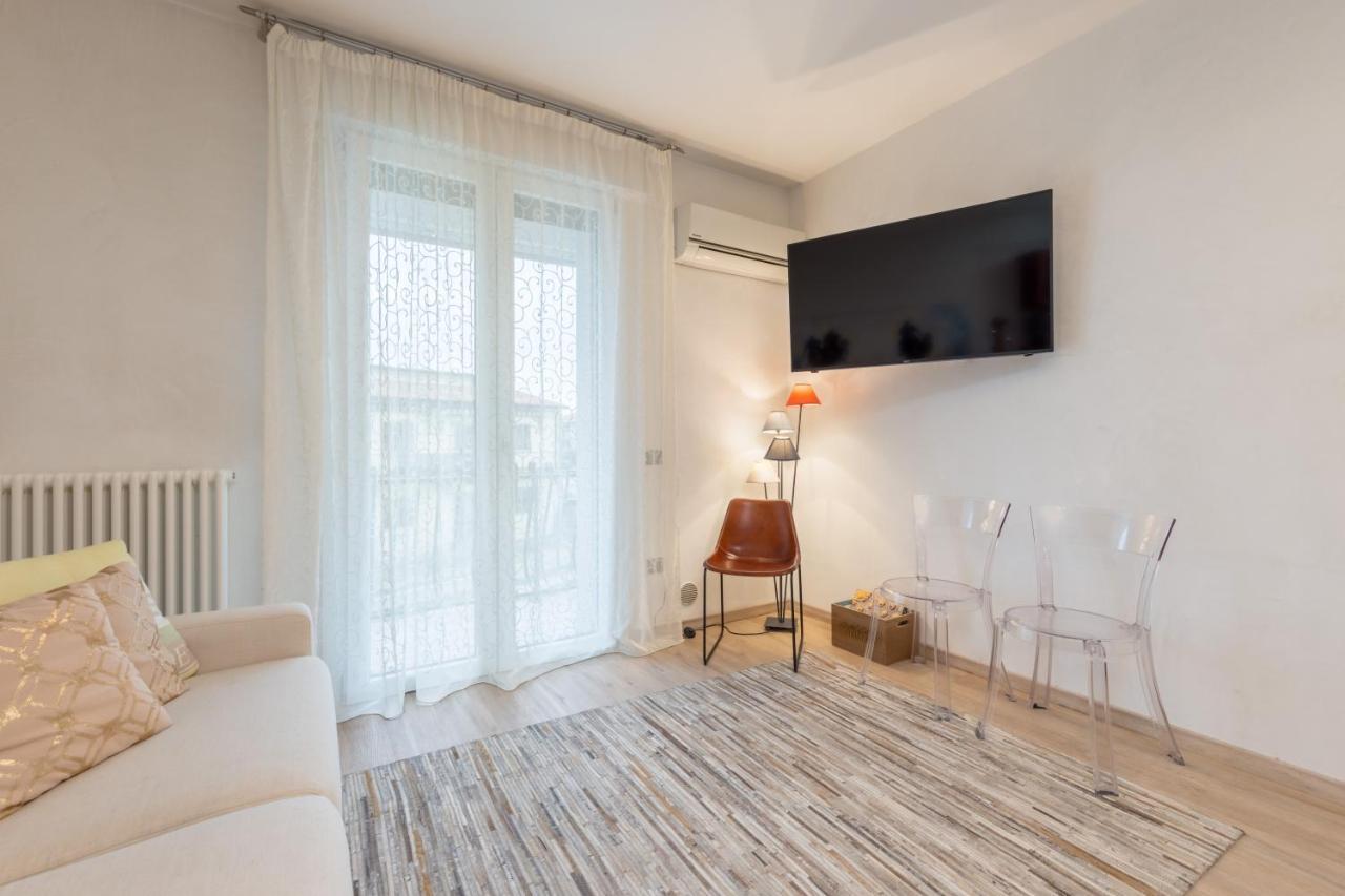 Giotto Guesthouse ドゥエ・カッラーレ エクステリア 写真