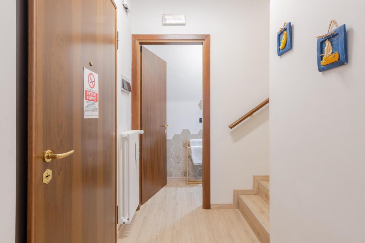 Giotto Guesthouse ドゥエ・カッラーレ エクステリア 写真