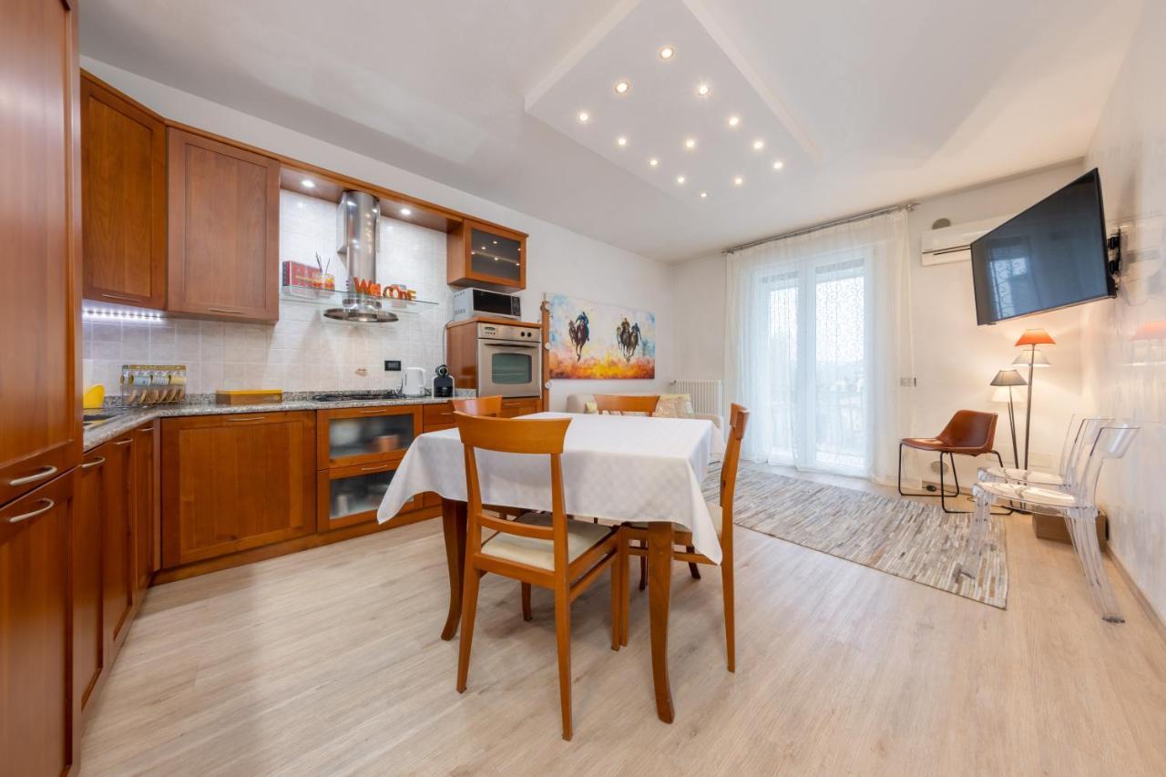 Giotto Guesthouse ドゥエ・カッラーレ エクステリア 写真