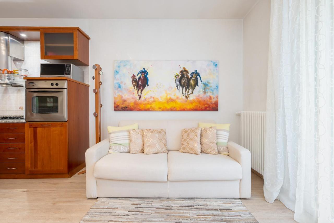Giotto Guesthouse ドゥエ・カッラーレ エクステリア 写真